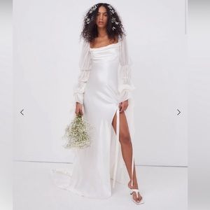 Xs. Worn only once for a photoshoot! Very minor signs of wear. Slit sewn up.